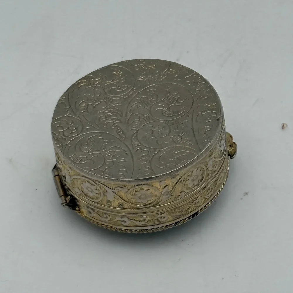 Vintage Green Onyx Stone Pill Box Silver Tone Engraved Floral Trinket Case Round